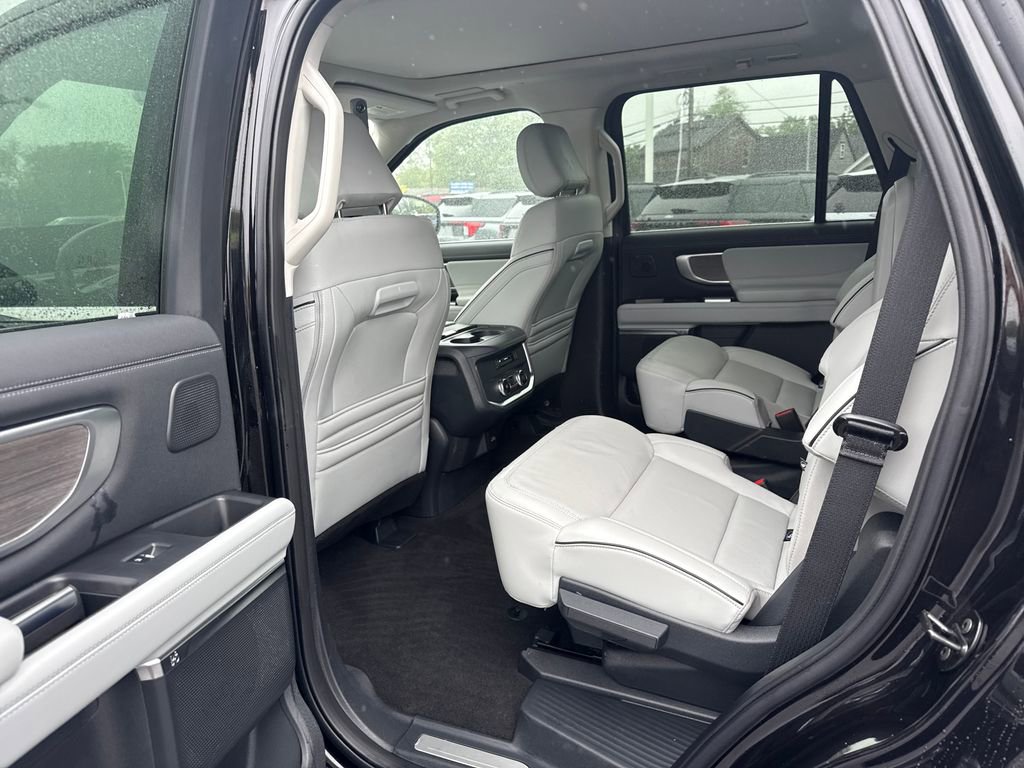 Used 2025 Ford Expedition Platinum w/ Platinum Ultimate Package AWD/4WD image 10