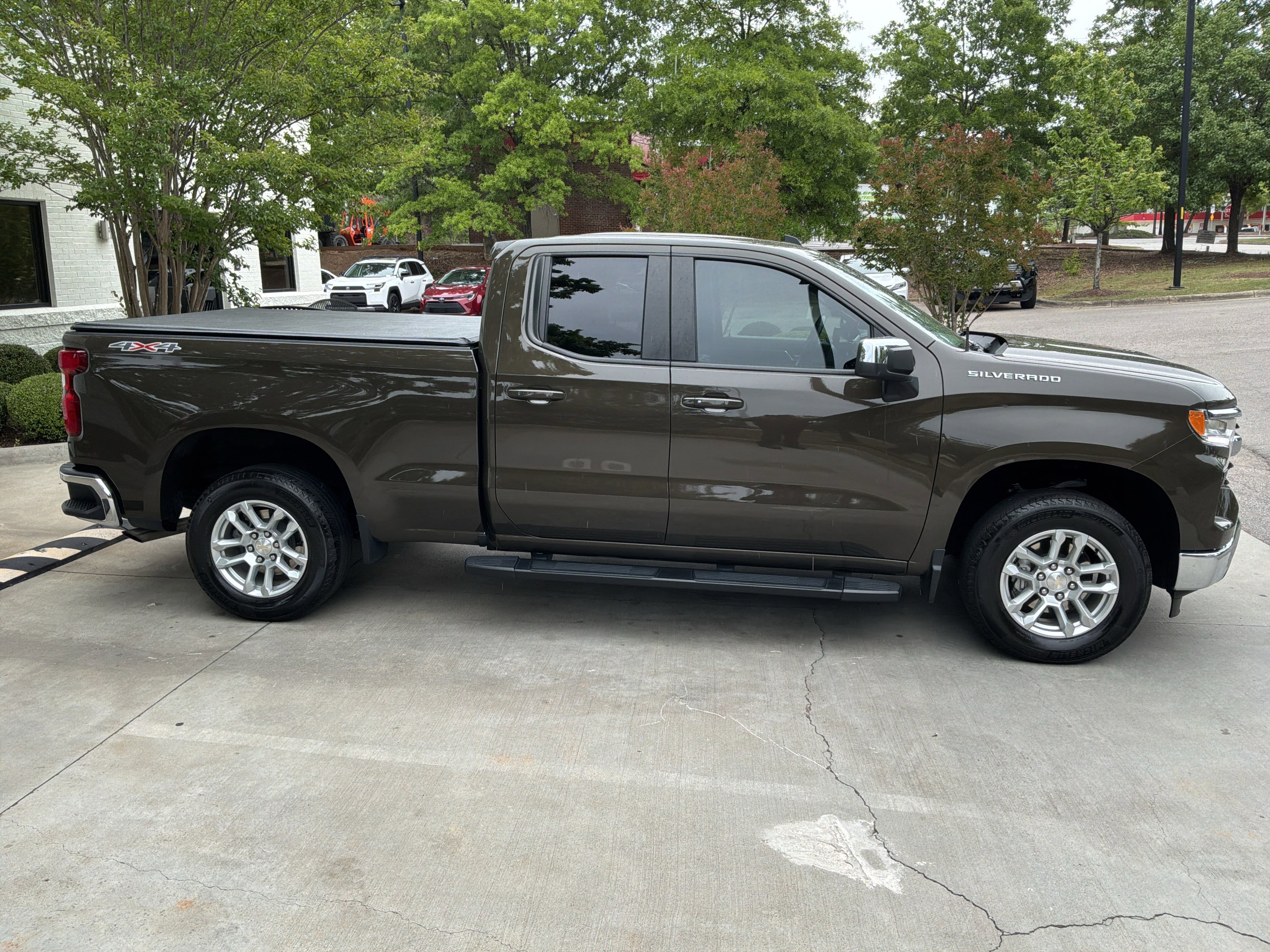 Used 2023 Chevrolet Silverado 1500 LT w/ Convenience Package II AWD/4WD image 11