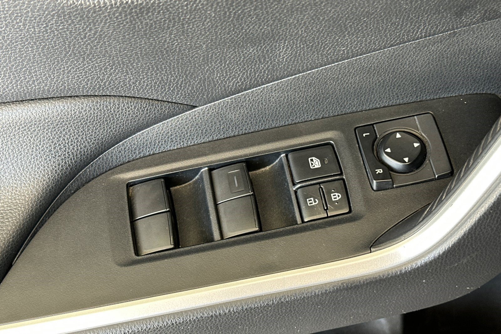 Used 2020 Toyota RAV4 LE w/ All Weather Liner Package AWD/4WD image 14