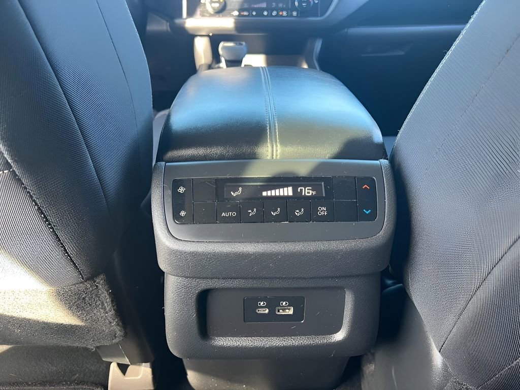 Used 2022 Nissan Pathfinder SV image 25