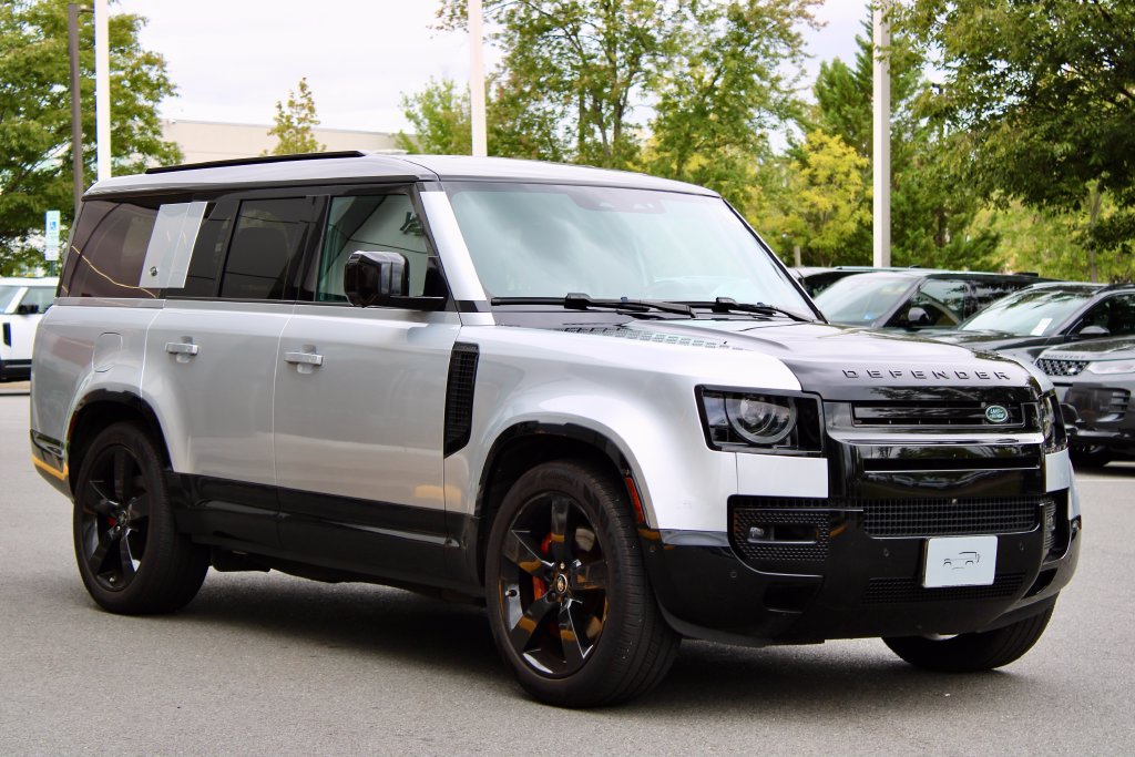 Used 2023 Land Rover Defender 130 X AWD/4WD image 2