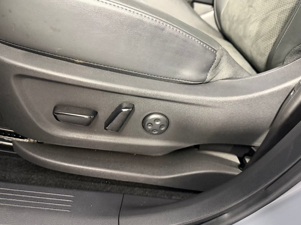 Used 2025 Nissan Ariya FWD image 22