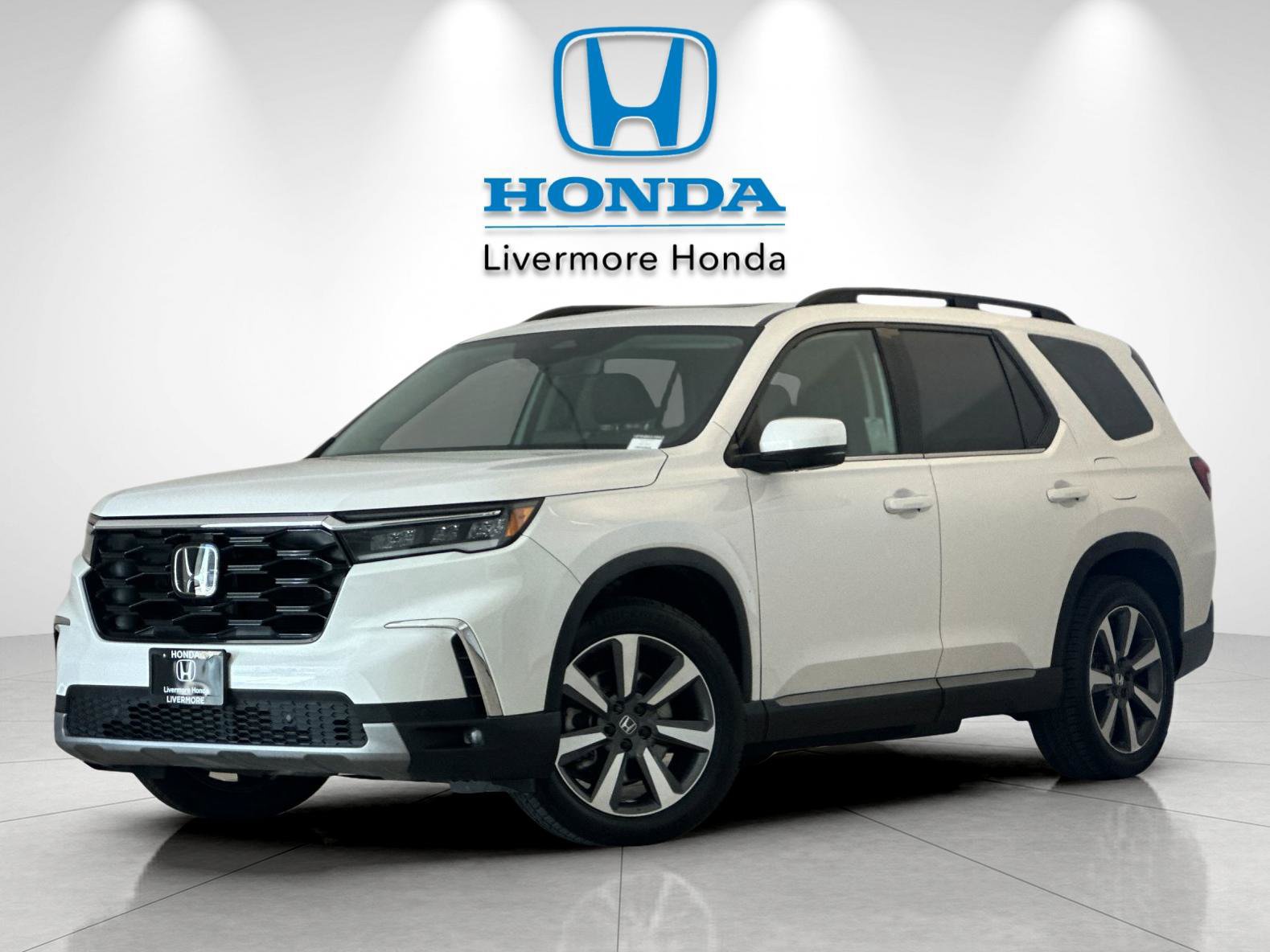 Used 2024 Honda Pilot Touring image 2