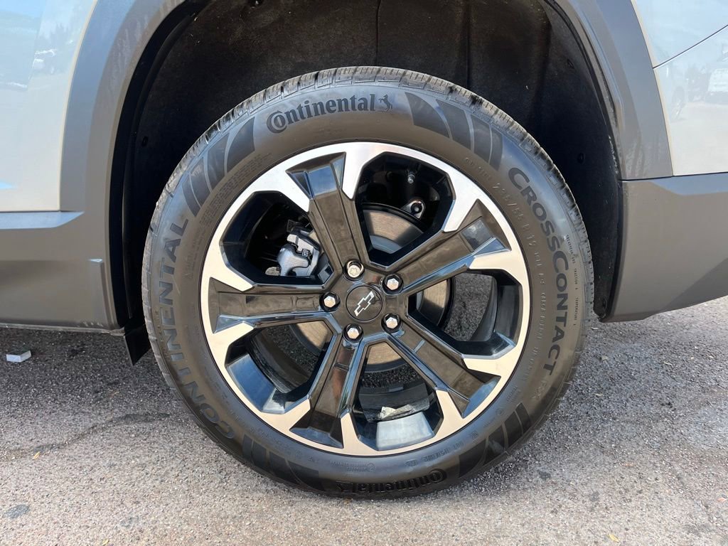 Used 2025 Chevrolet Equinox LT image 11