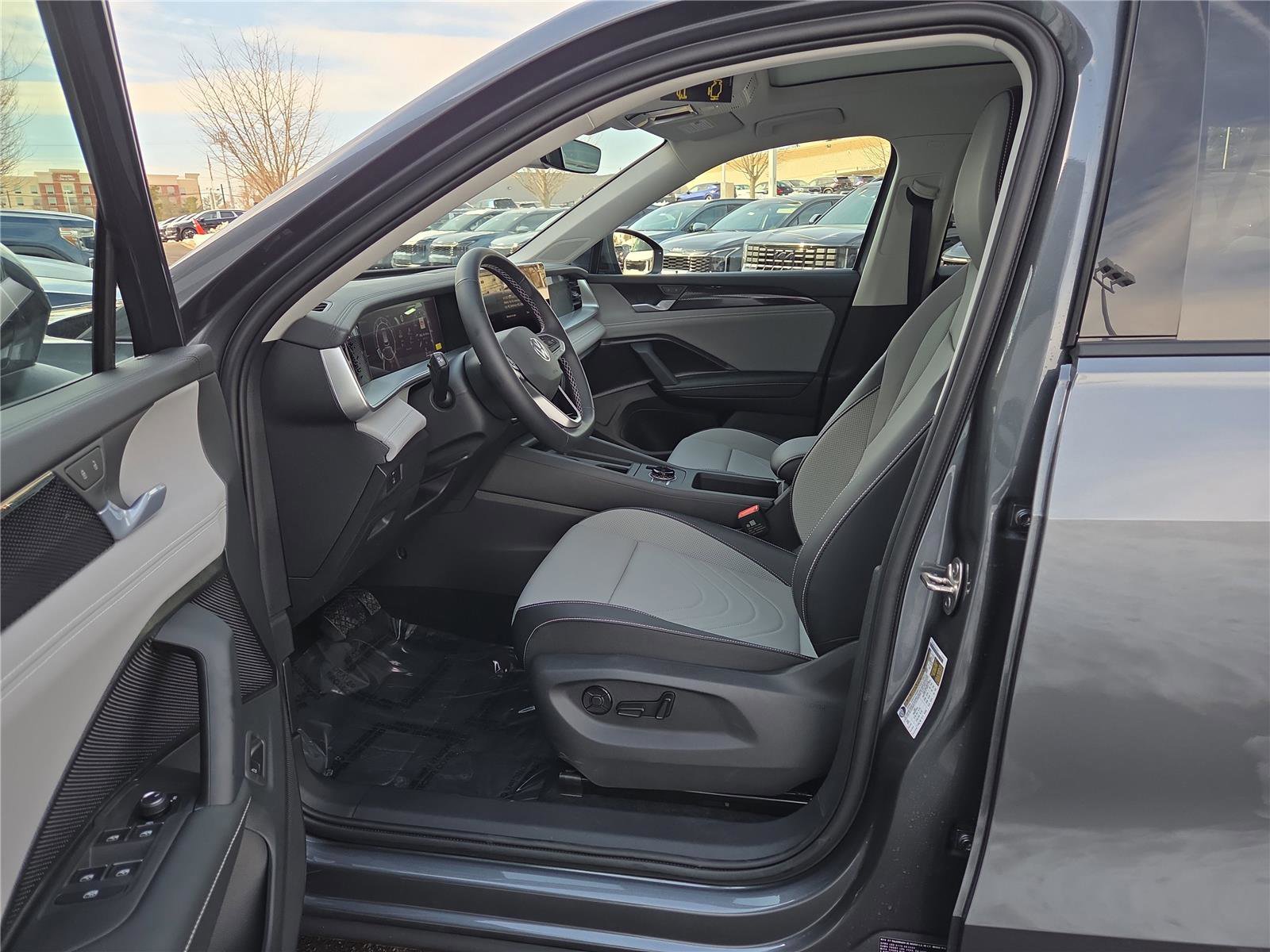 New 2026 Volkswagen Tiguan SE image 13