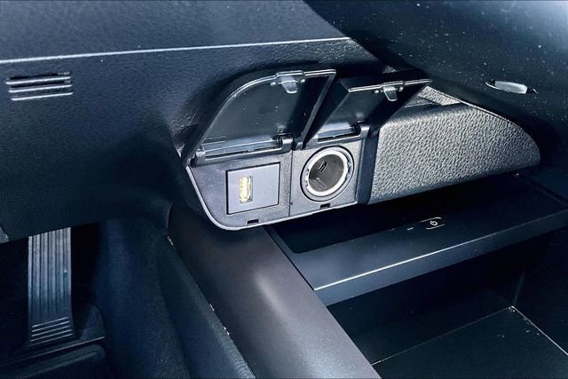 Used 2024 Toyota Camry XLE w/ Navigation Package image 16