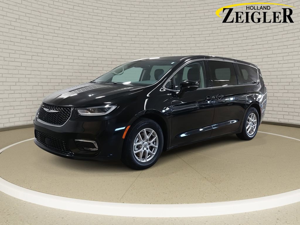 Used 2024 Chrysler Pacifica Touring-L image 1