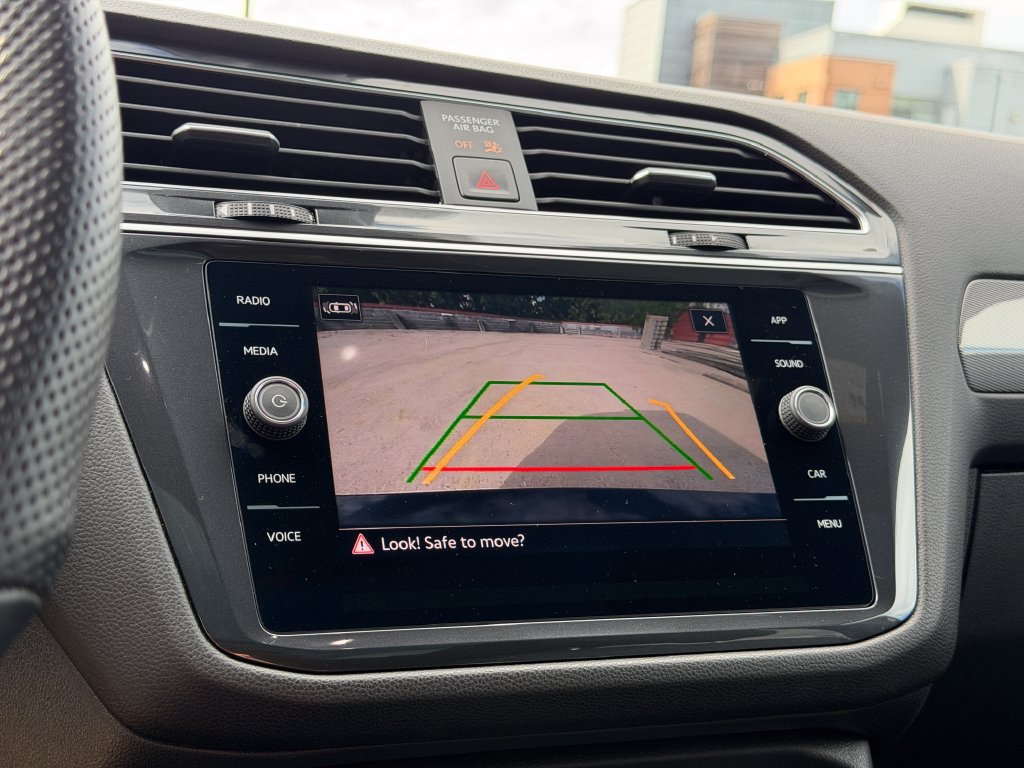 Certified 2024 Volkswagen Tiguan SE R-Line AWD/4WD image 17