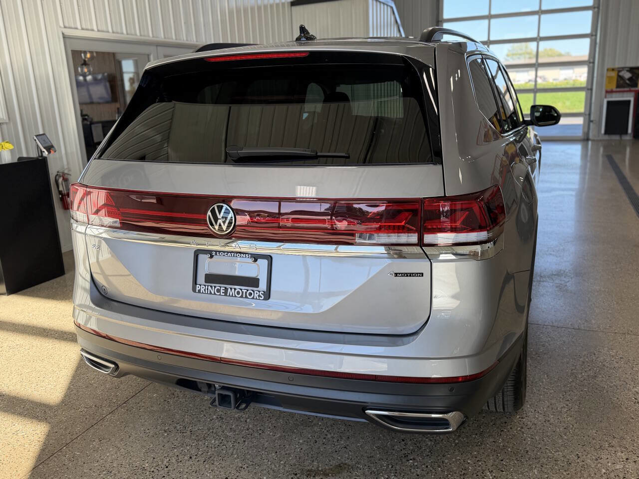 Used 2025 Volkswagen Atlas SE image 37