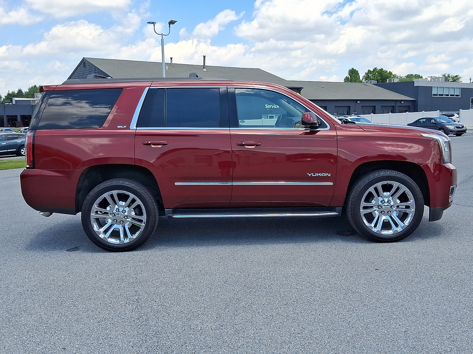 Used 2017 GMC Yukon SLT w/ Premium Edition AWD/4WD image 8