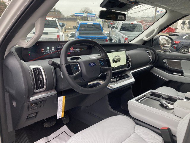 Used 2026 Ford Expedition Max Platinum w/ Platinum Ultimate Package AWD/4WD image 10