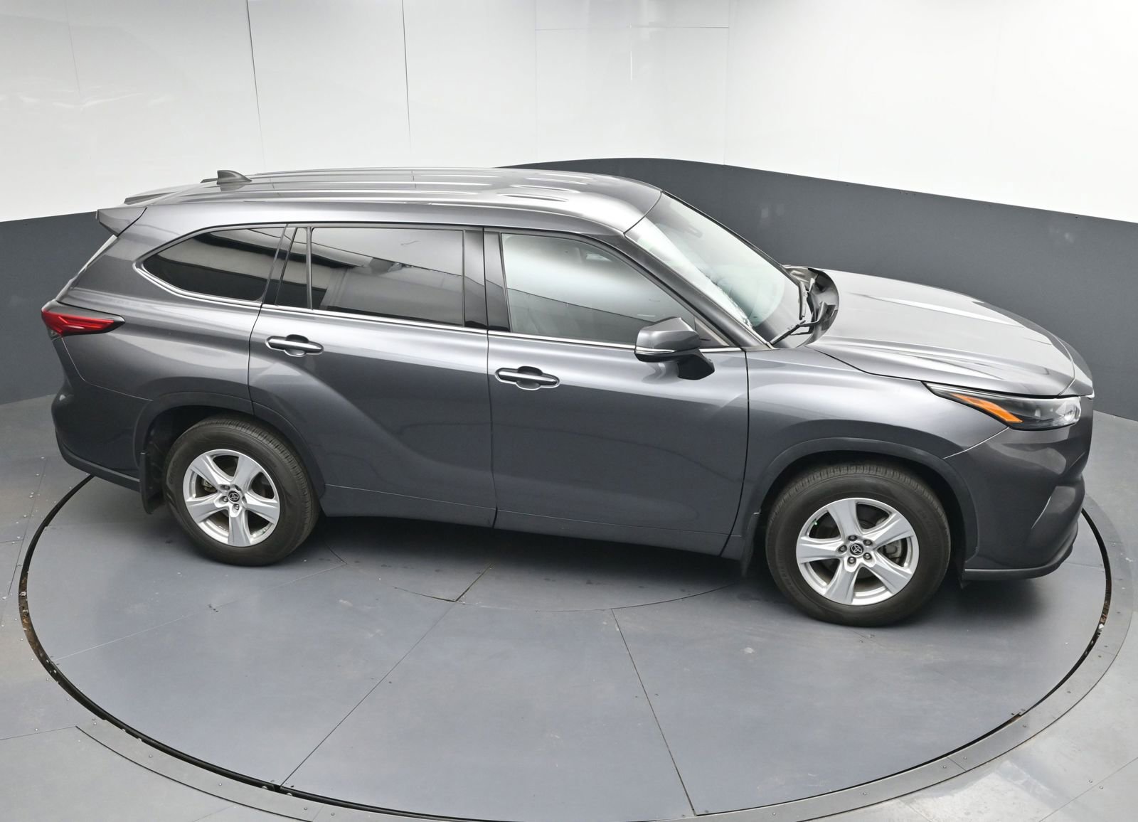 Used 2022 Toyota Highlander LE image 33