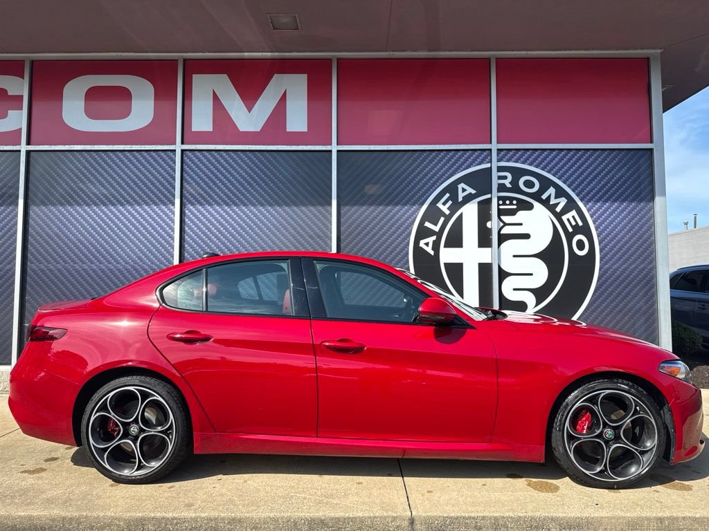 Used 2021 Alfa Romeo Giulia Ti Sport AWD/4WD image 4