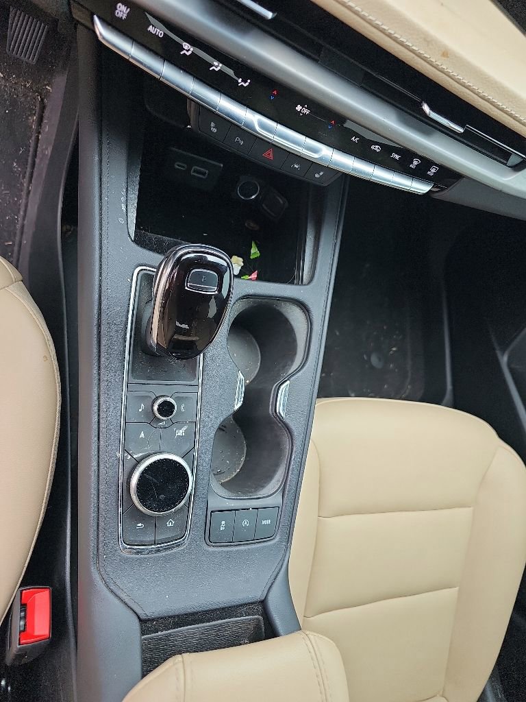 Used 2024 Cadillac XT4 Luxury w/ Cold Weather Package FWD image 16