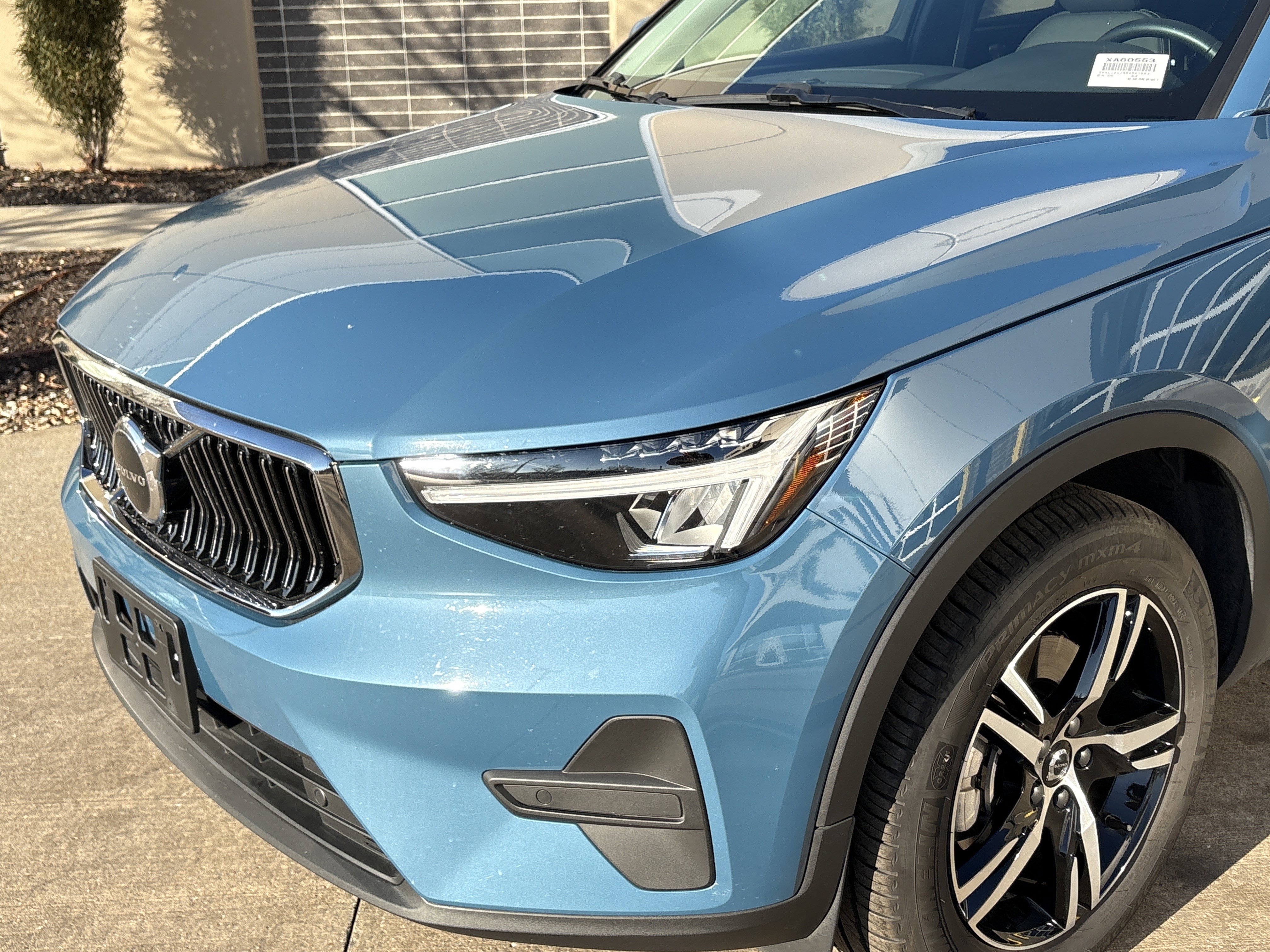 Used 2025 Volvo XC40 B5 Core image 6