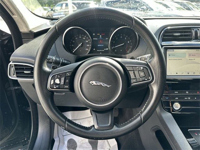 Used 2020 Jaguar F-PACE image 14