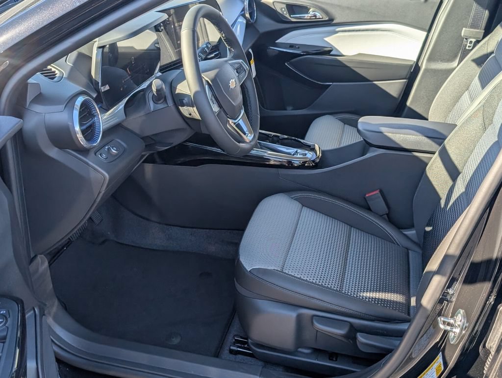 New 2026 Chevrolet Trax LT w/ Driver Confidence Package FWD image 5