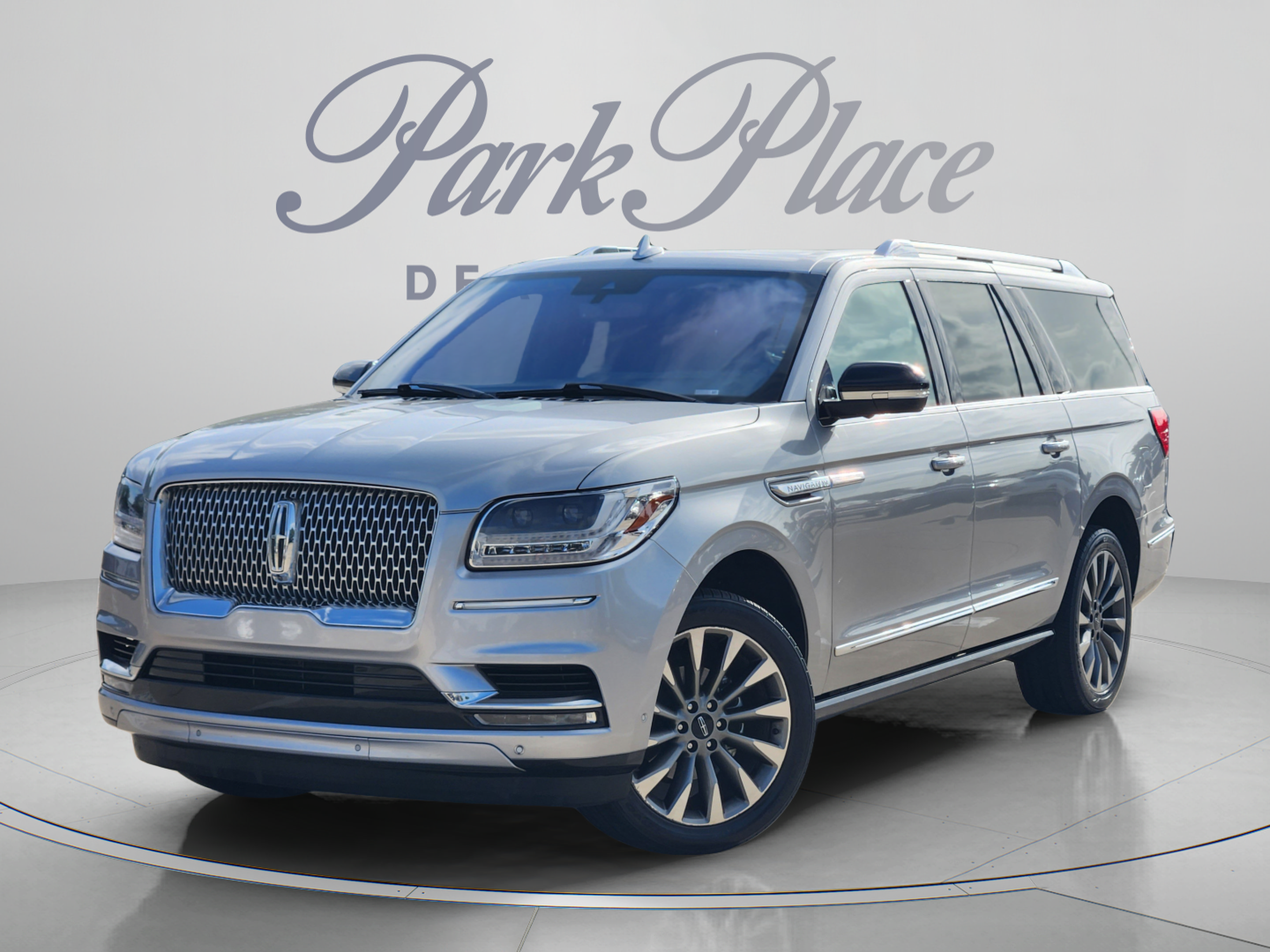 Used 2020 Lincoln Navigator L Reserve w/ Luxury Package RWD image 1