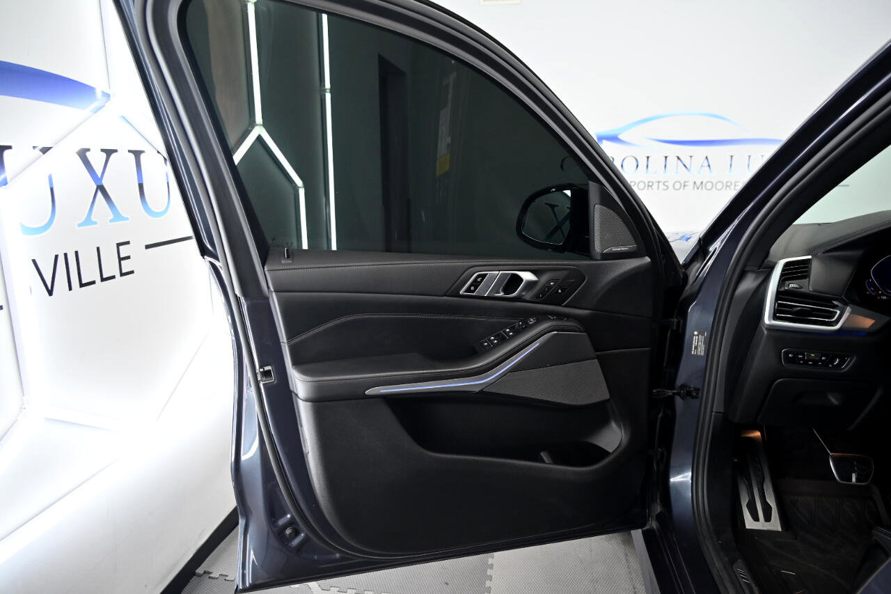 Used 2020 BMW X5 M50i w/ Premium Package image 16