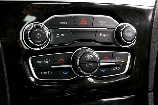 Used 2023 Chrysler 300 Touring L w/ Comfort Group RWD image 18