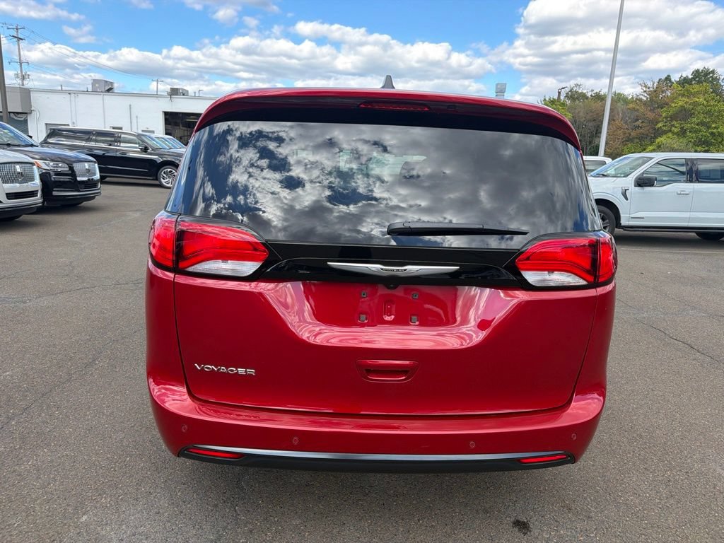 Used 2026 Chrysler Voyager LX FWD image 5