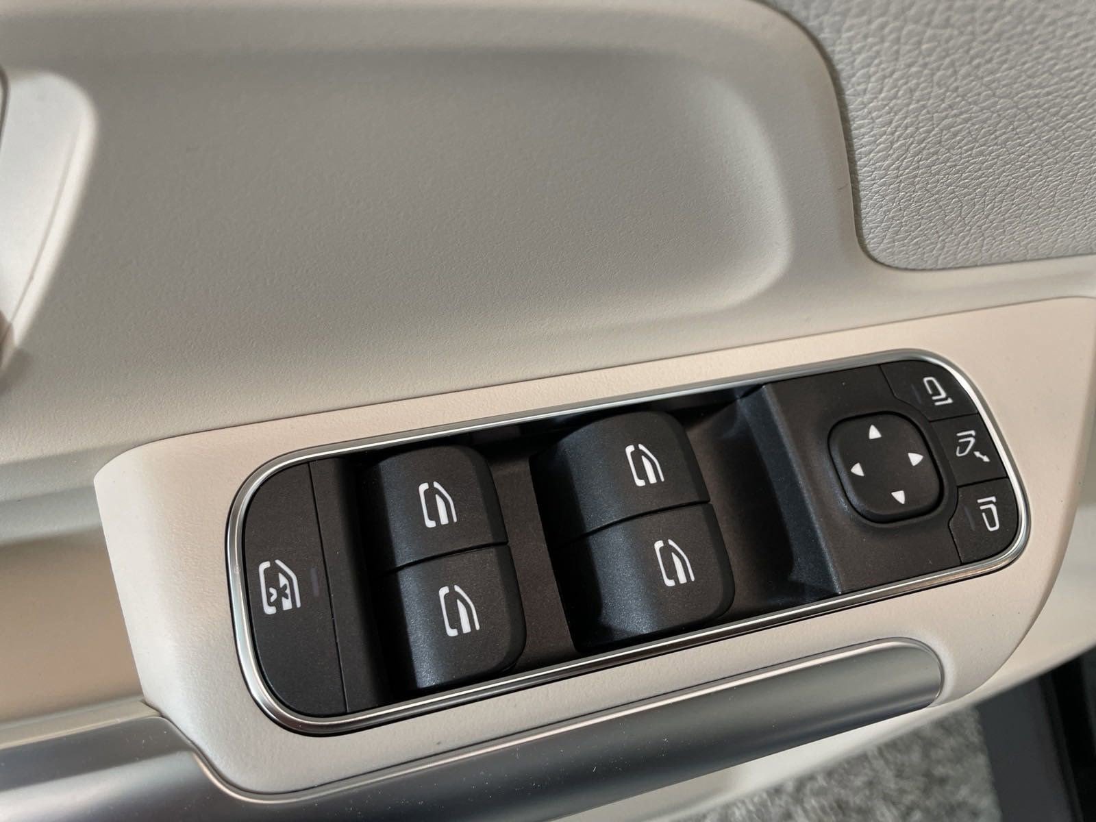 Certified 2025 Mercedes-Benz GLA 250 image 12