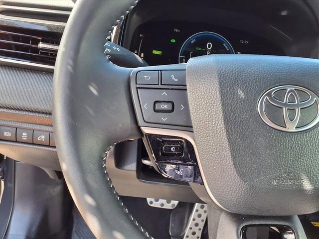 Used 2025 Toyota Camry SE image 17