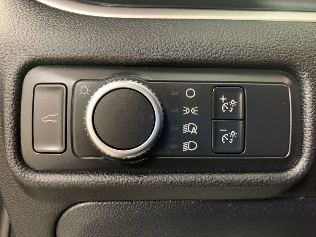 Used 2022 Ford Explorer XLT image 13