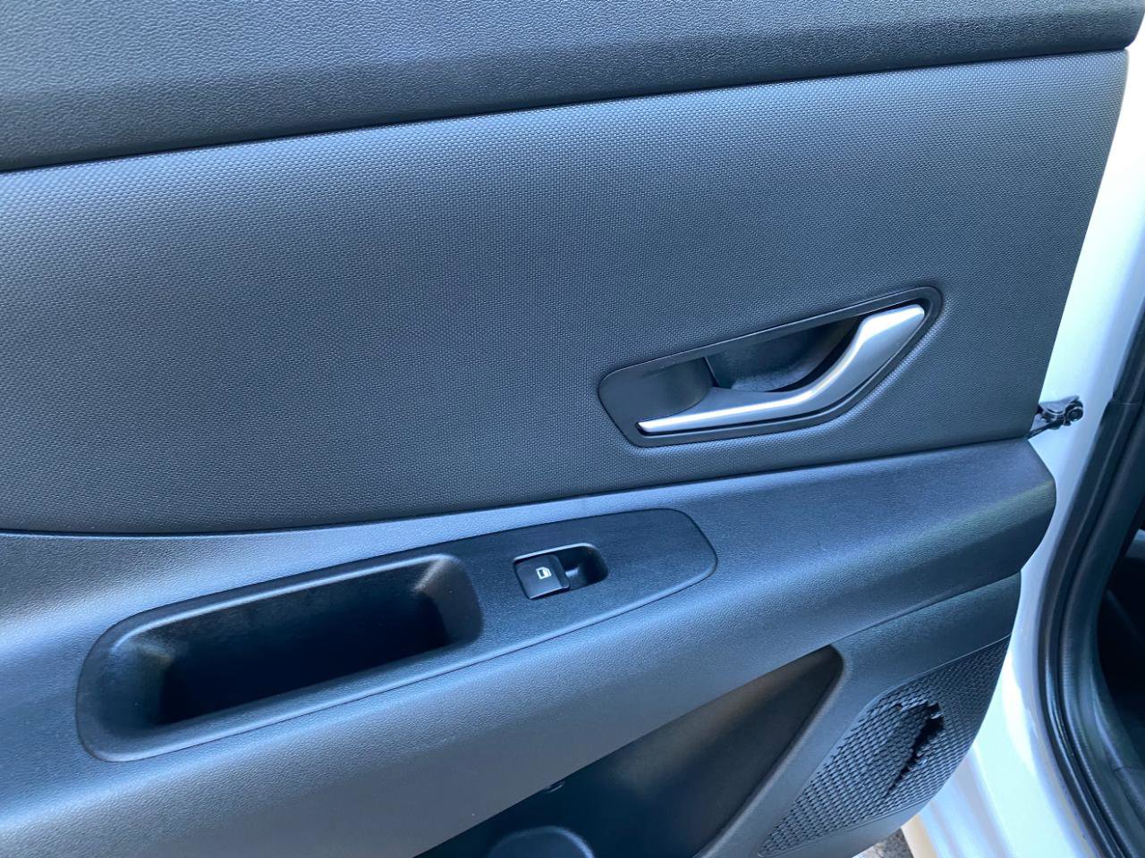 Used 2025 Hyundai Elantra Limited image 30