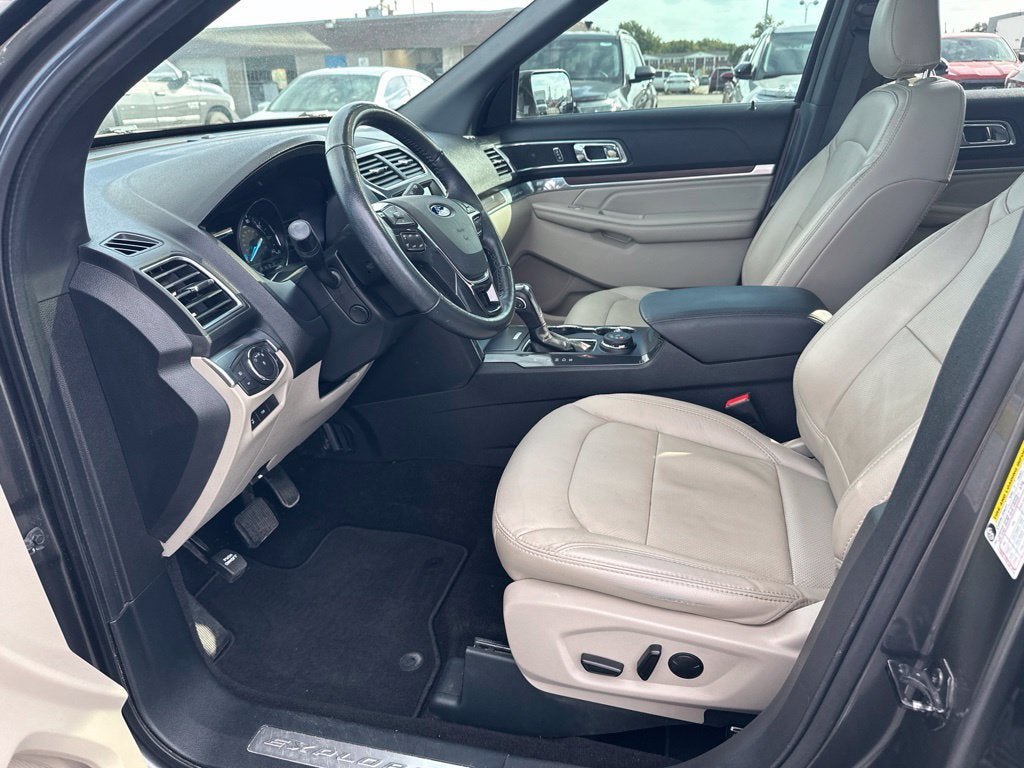 Certified 2019 Ford Explorer Limited w/ Class III Trailer Tow Package AWD/4WD image 14