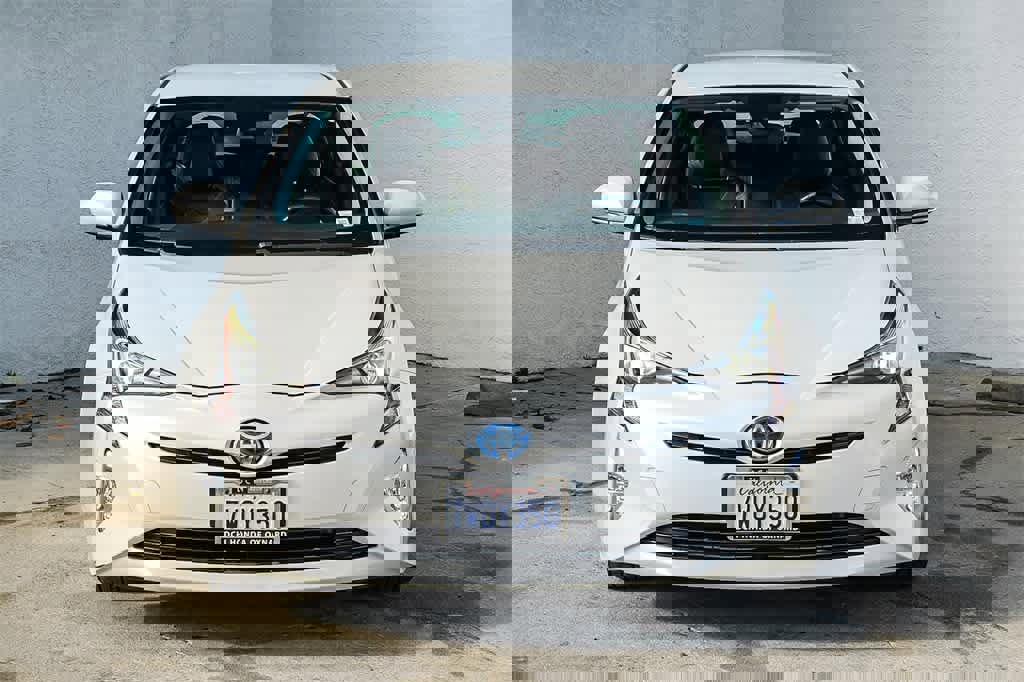 Used 2016 Toyota Prius Four Touring image 2