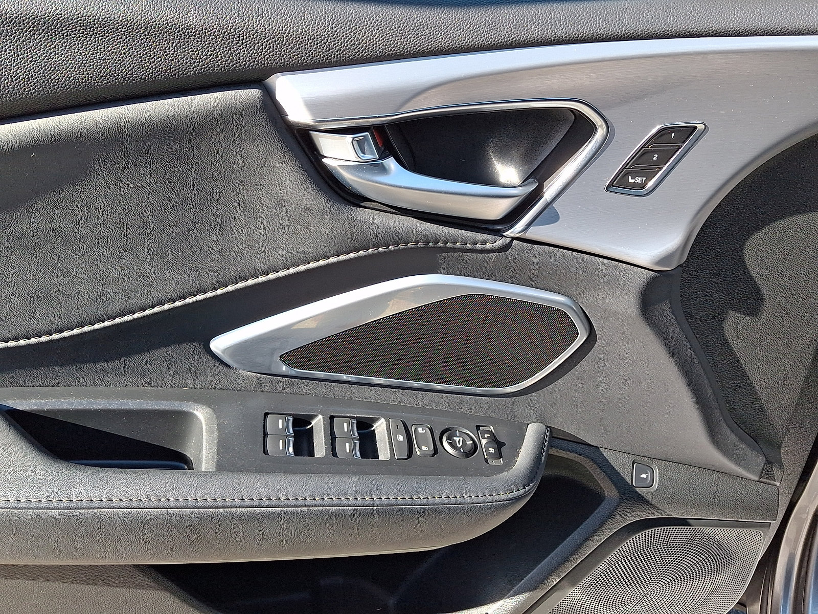 Used 2024 Acura RDX SH-AWD image 11