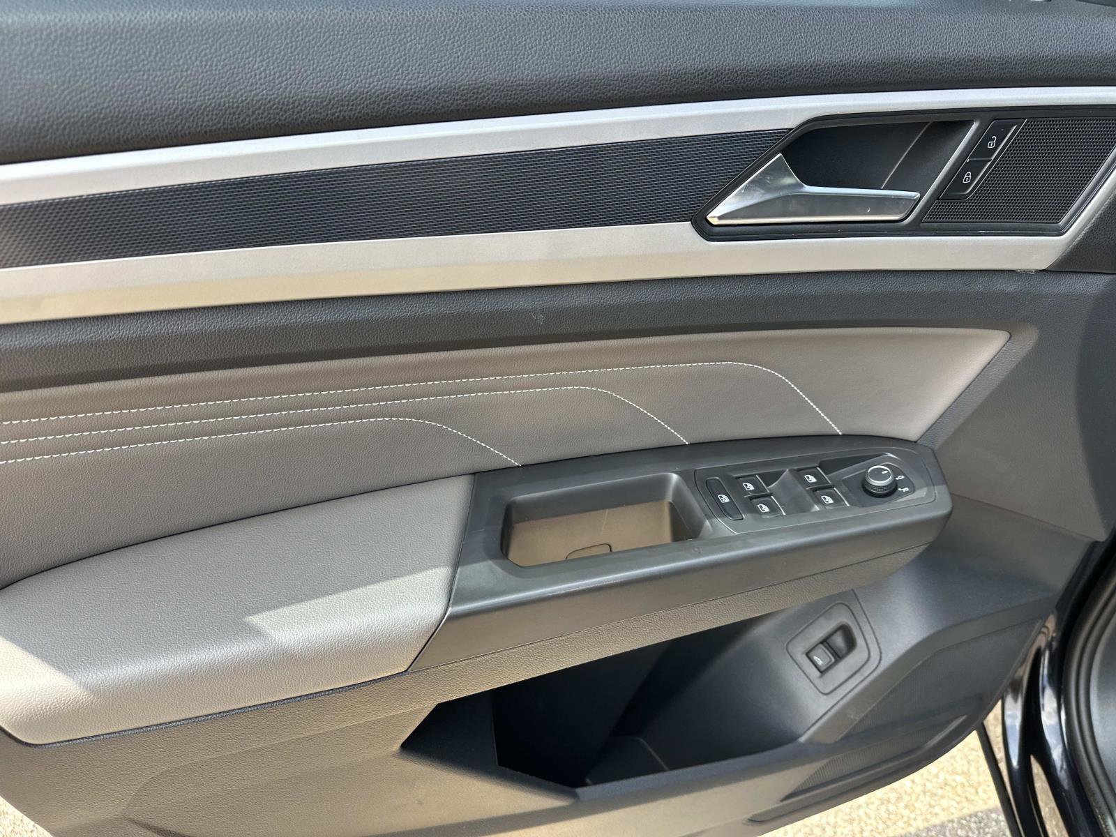 Used 2023 Volkswagen Atlas Cross Sport SEL R-Line AWD/4WD image 16