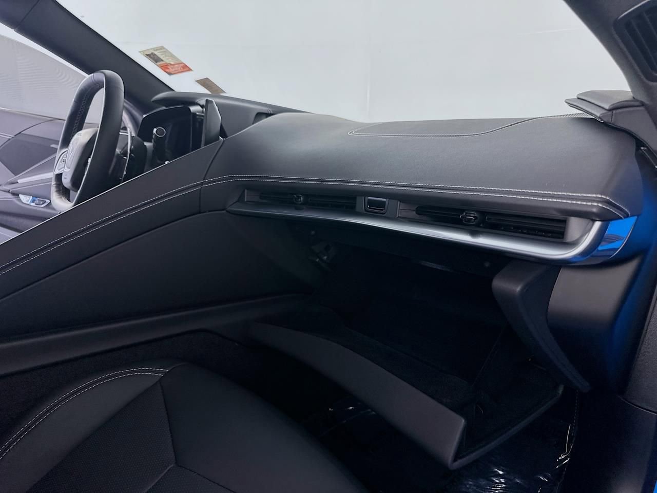 Used 2024 Chevrolet Corvette Stingray Coupe w/ 1LT image 39