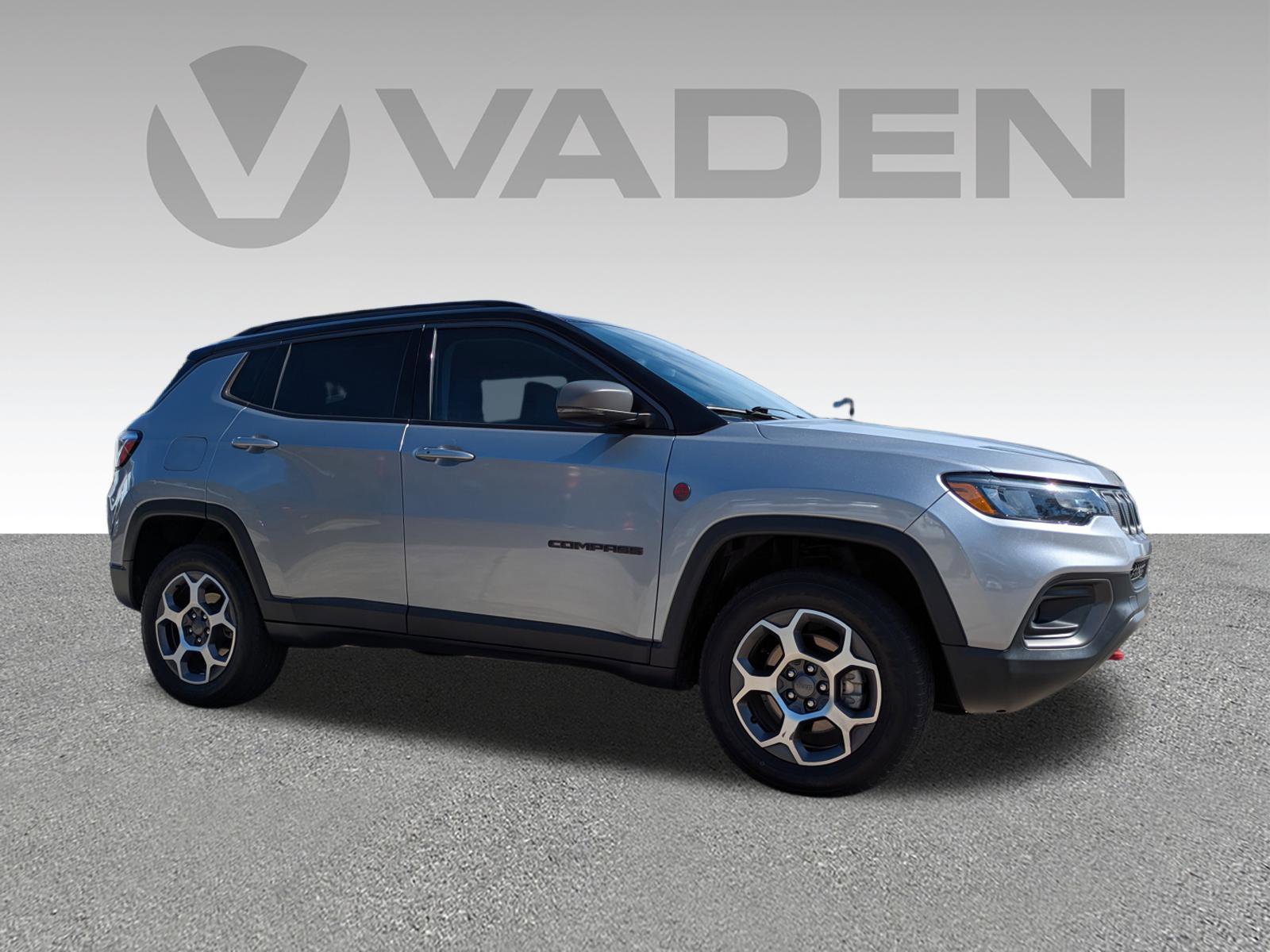 Used 2022 Jeep Compass Trailhawk w/ Trailhawk Convenience Group image 3