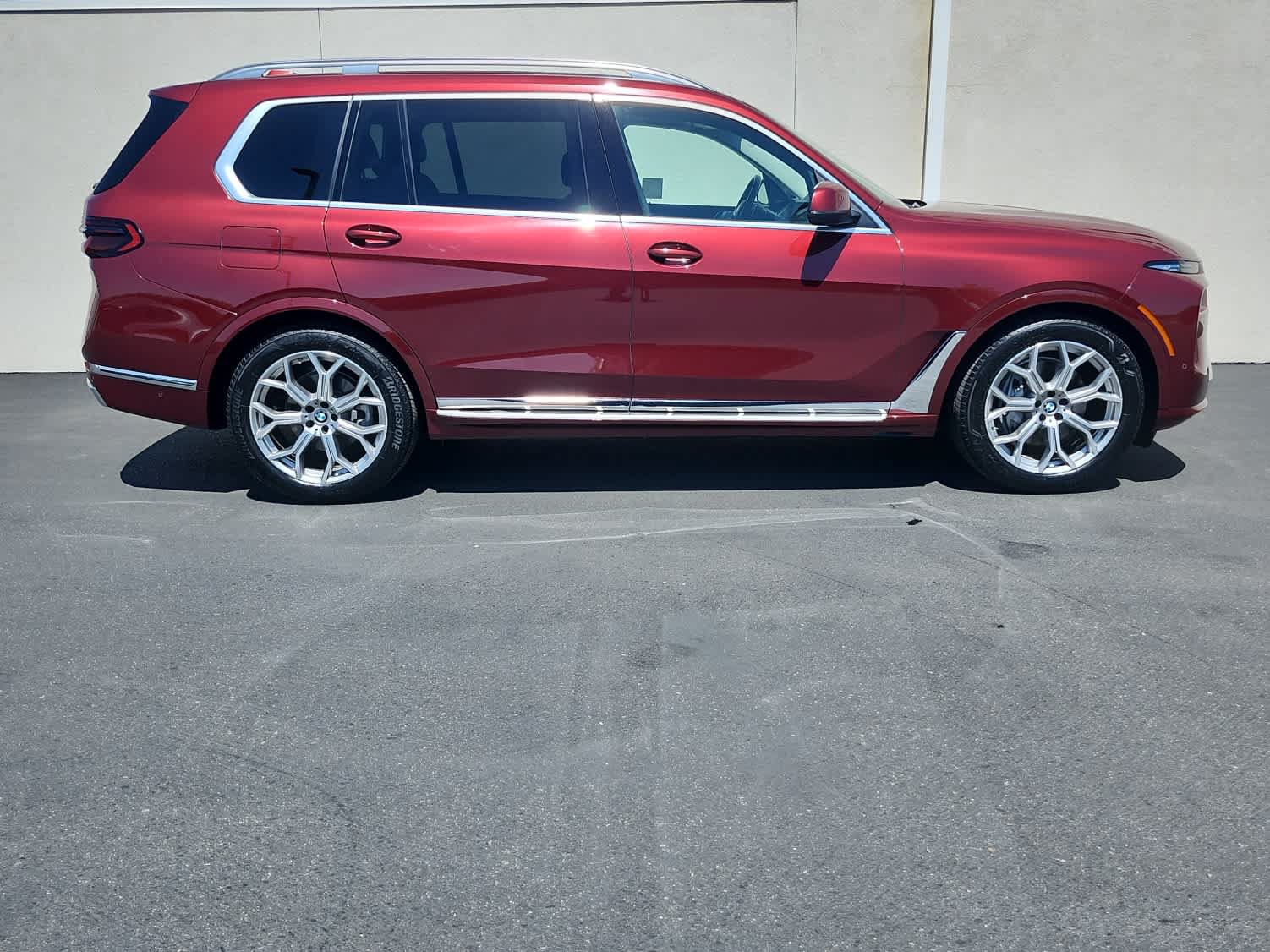 Used 2025 BMW X7 xDrive40i w/ Premium Package AWD/4WD image 3