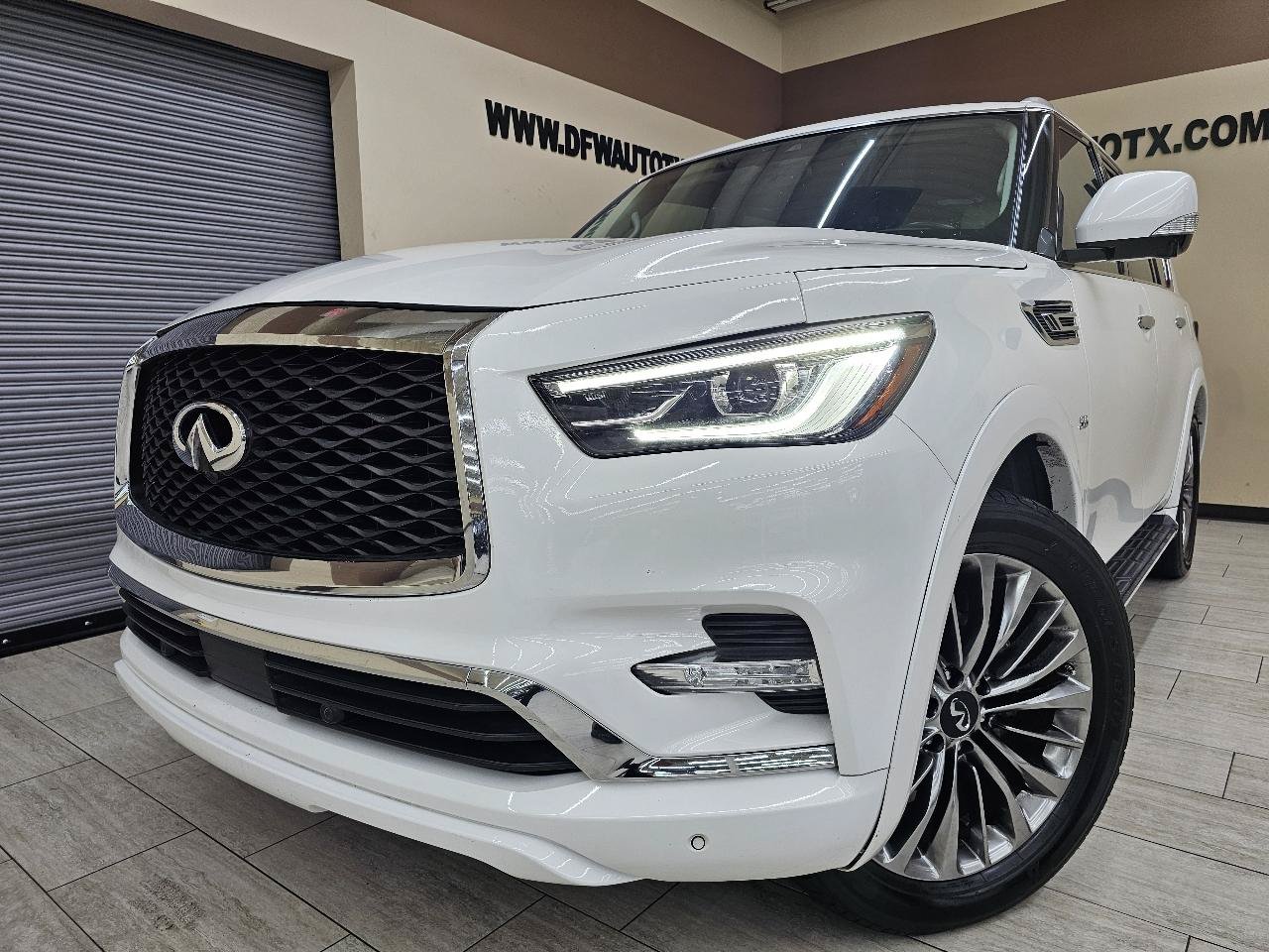 Used 2019 INFINITI QX80 Luxe w/ 22" Wheel Package AWD/4WD image 1