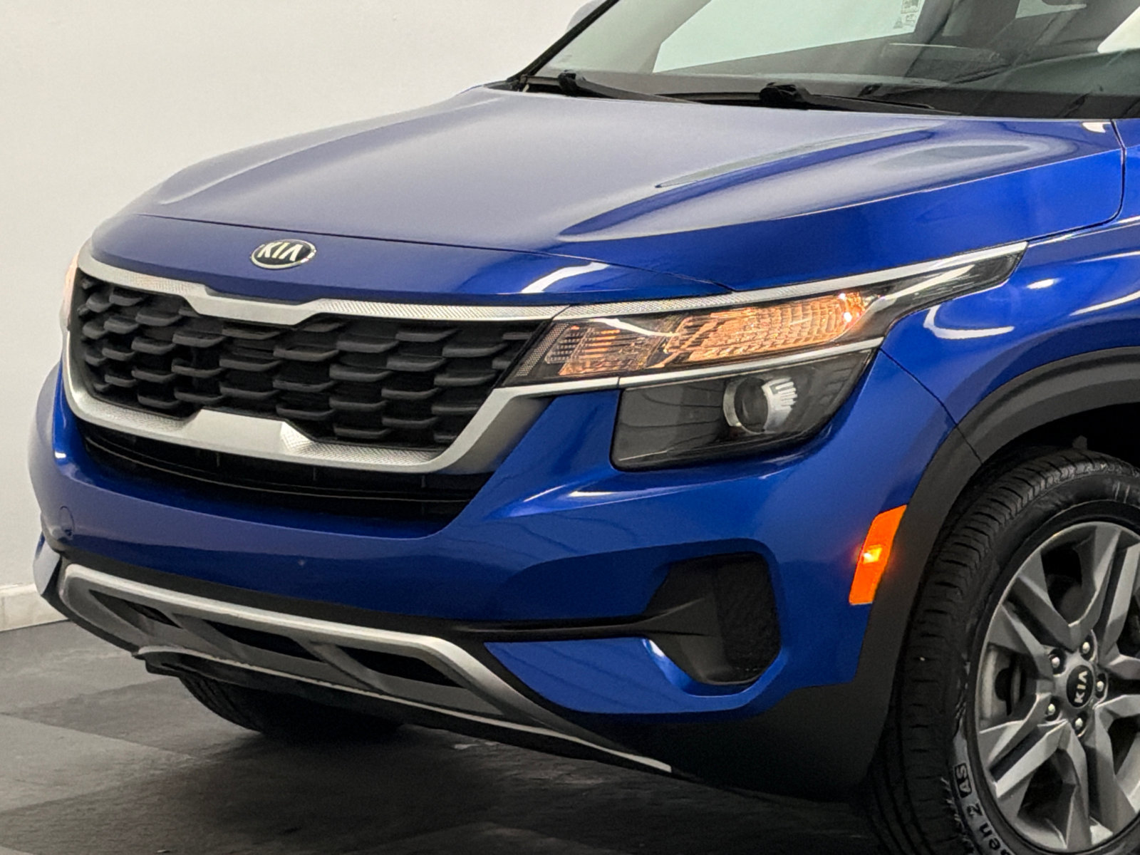 Used 2021 Kia Seltos LX AWD/4WD image 2