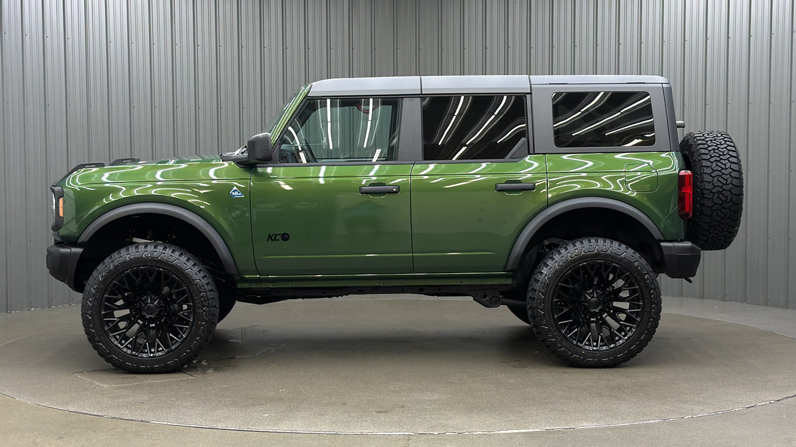 Used 2024 Ford Bronco Black Diamond AWD/4WD image 2