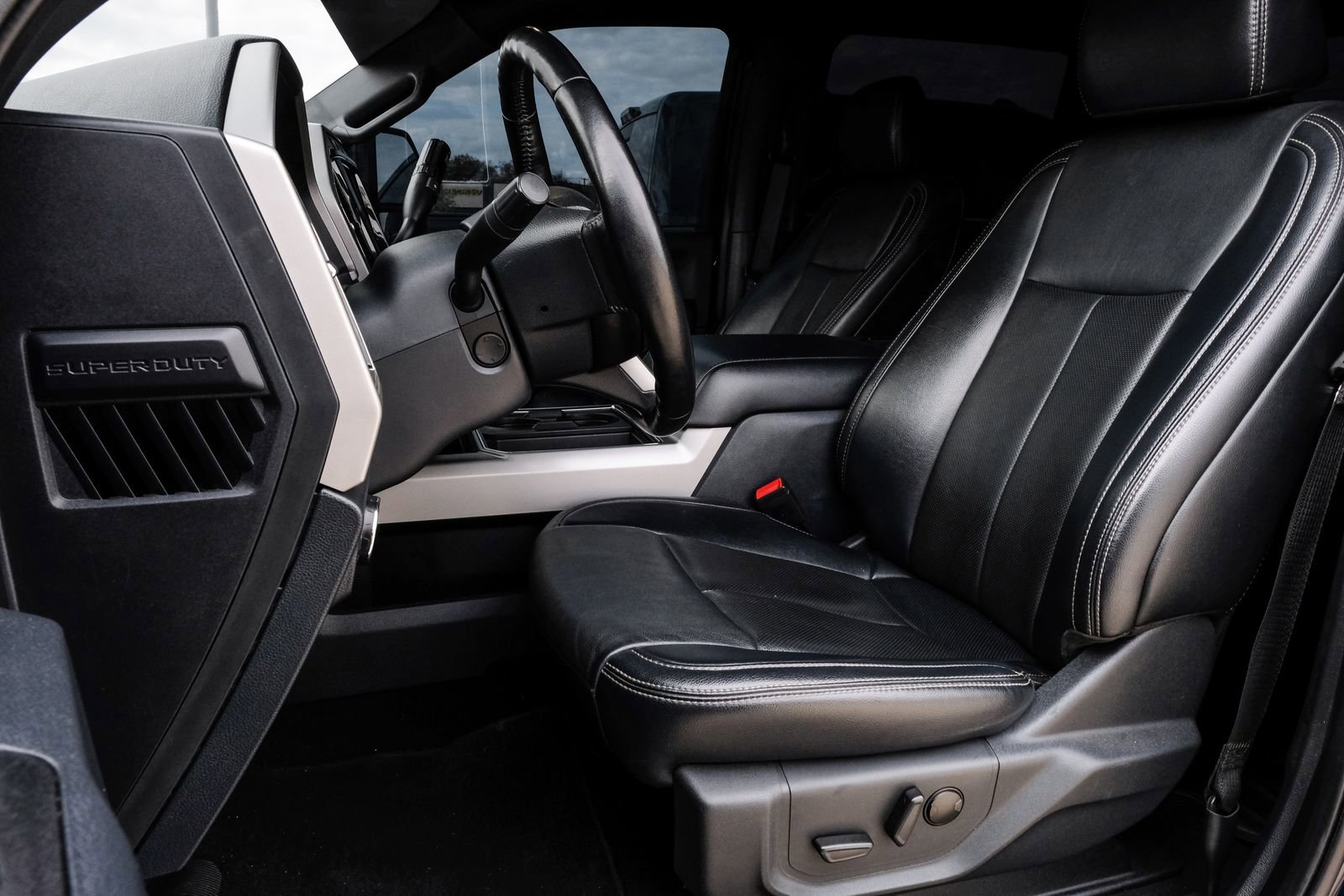 Used 2022 Ford F250 Lariat w/ Lariat Ultimate Package image 35