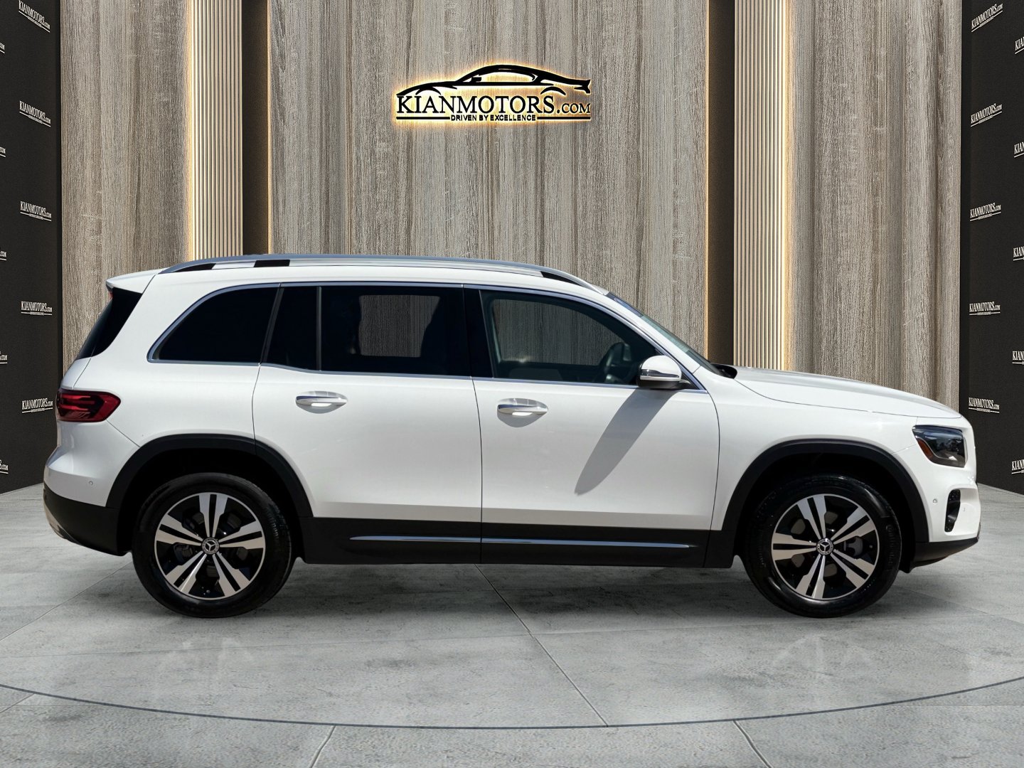 Used 2025 Mercedes-Benz GLB 250 image 8