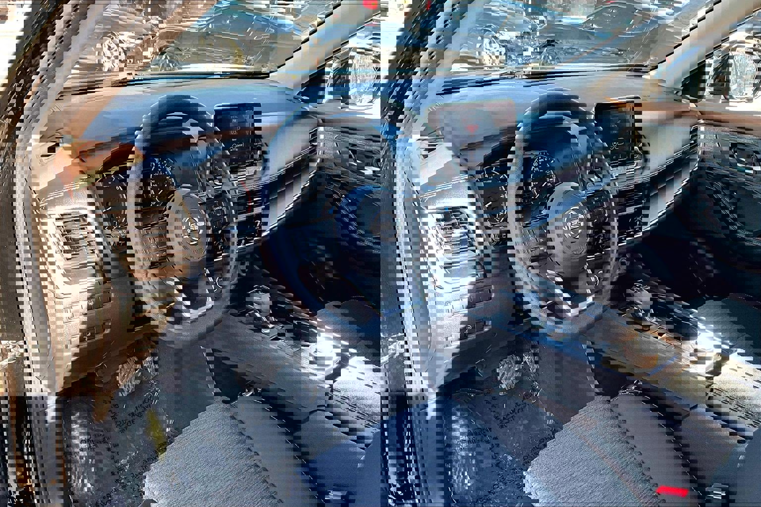 Used 2023 Nissan Rogue SV image 13