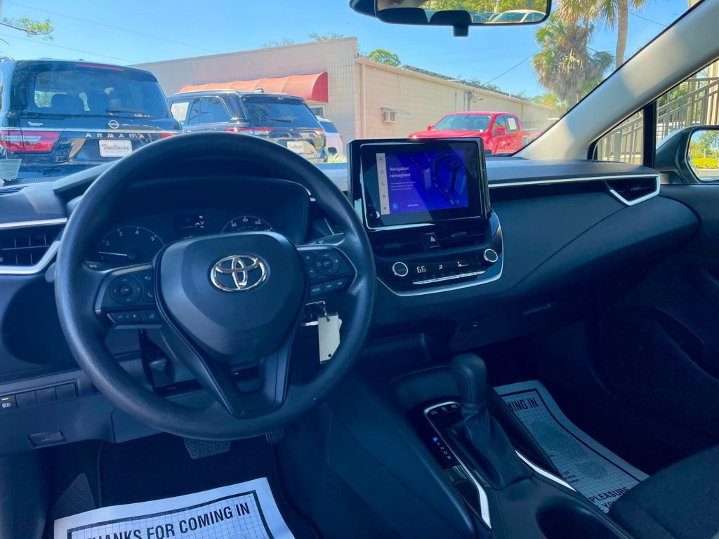 Used 2025 Toyota Corolla LE image 12