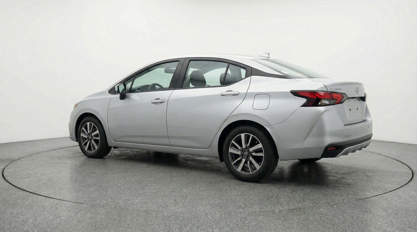 Used 2025 Nissan Versa SV image 6