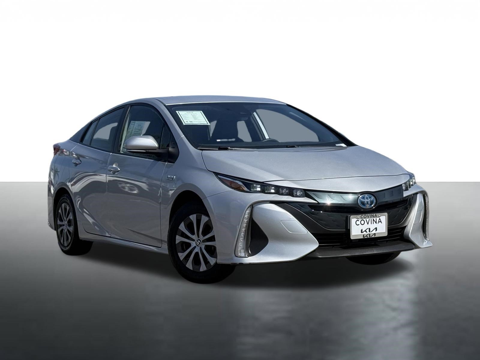 Used 2022 Toyota Prius Prime XLE image 2