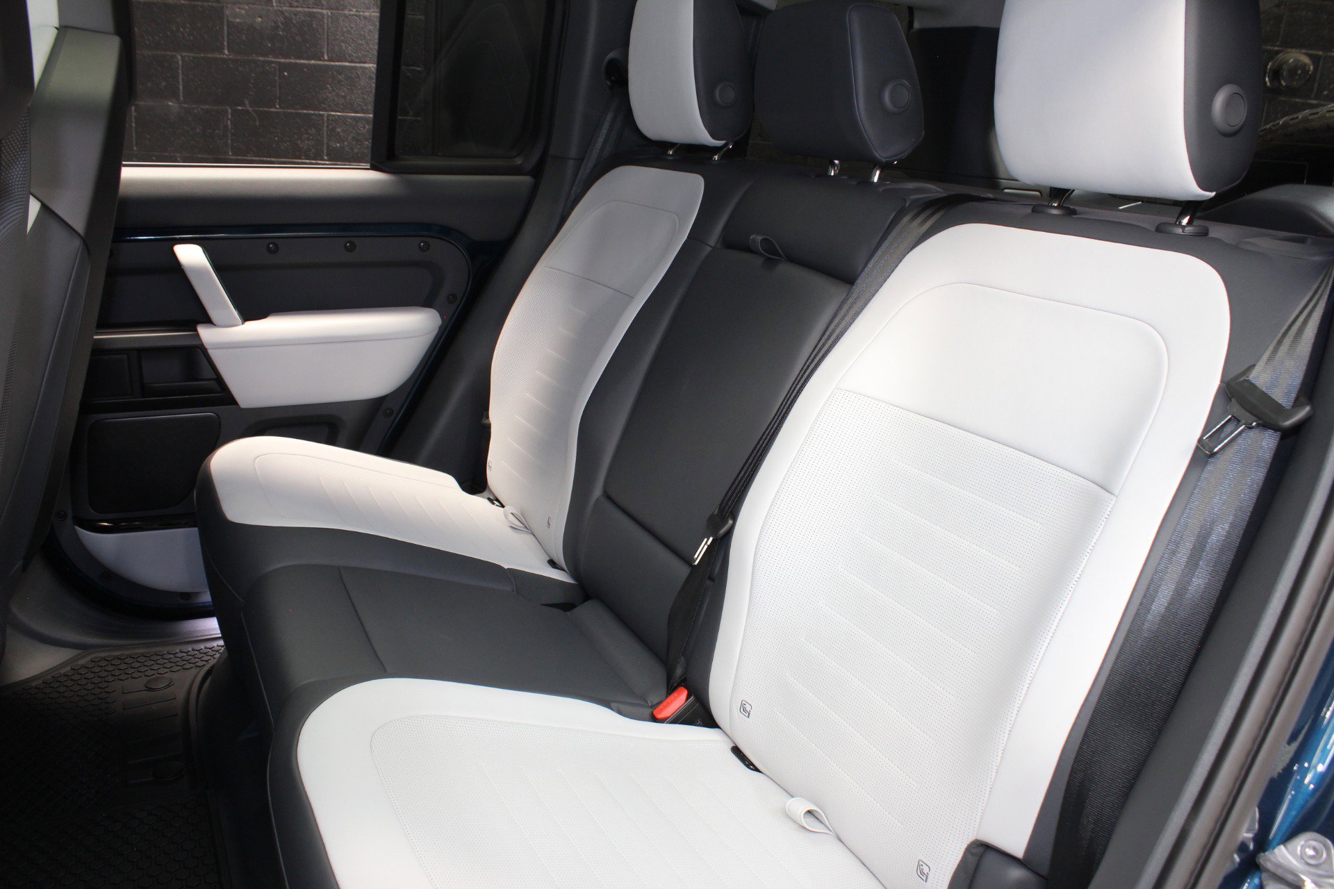 Used 2026 Land Rover Defender 110 OCTA image 47