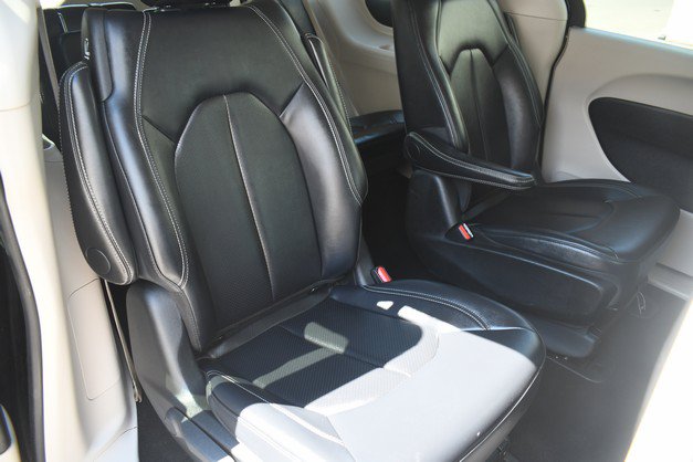 Used 2024 Chrysler Pacifica Limited FWD image 28