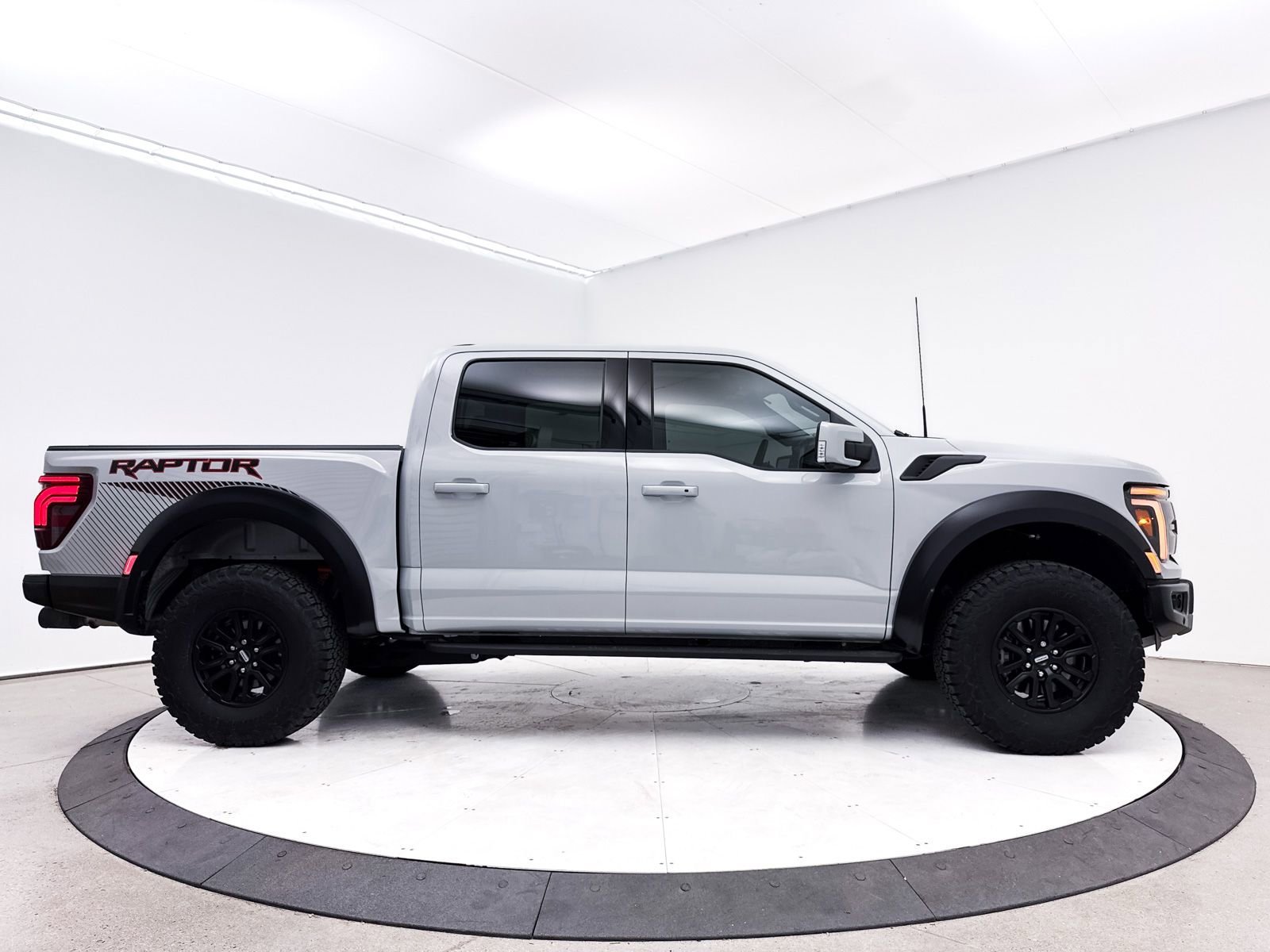 Used 2025 Ford F150 Raptor image 41