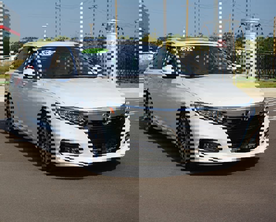 Used 2019 Honda Accord Touring image 2