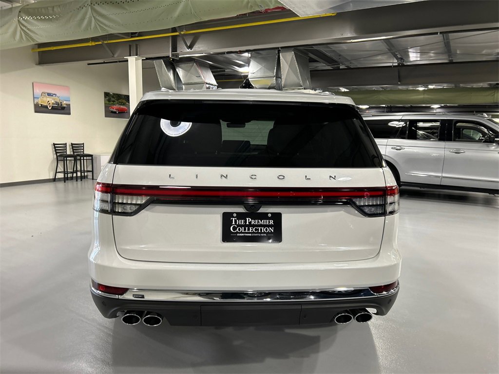 Used 2025 Lincoln Aviator Reserve w/ Illumination Package image 3